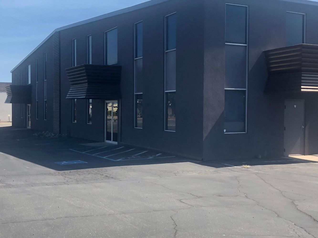 4361 Caterpillar Rd, Redding, CA 96003